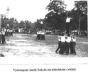 Vystoupení mužů Sokola na sokolském cvičišti